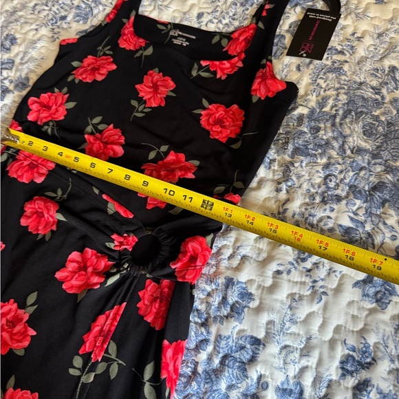 Floral Black and Red Dress - Picture 5 of 7